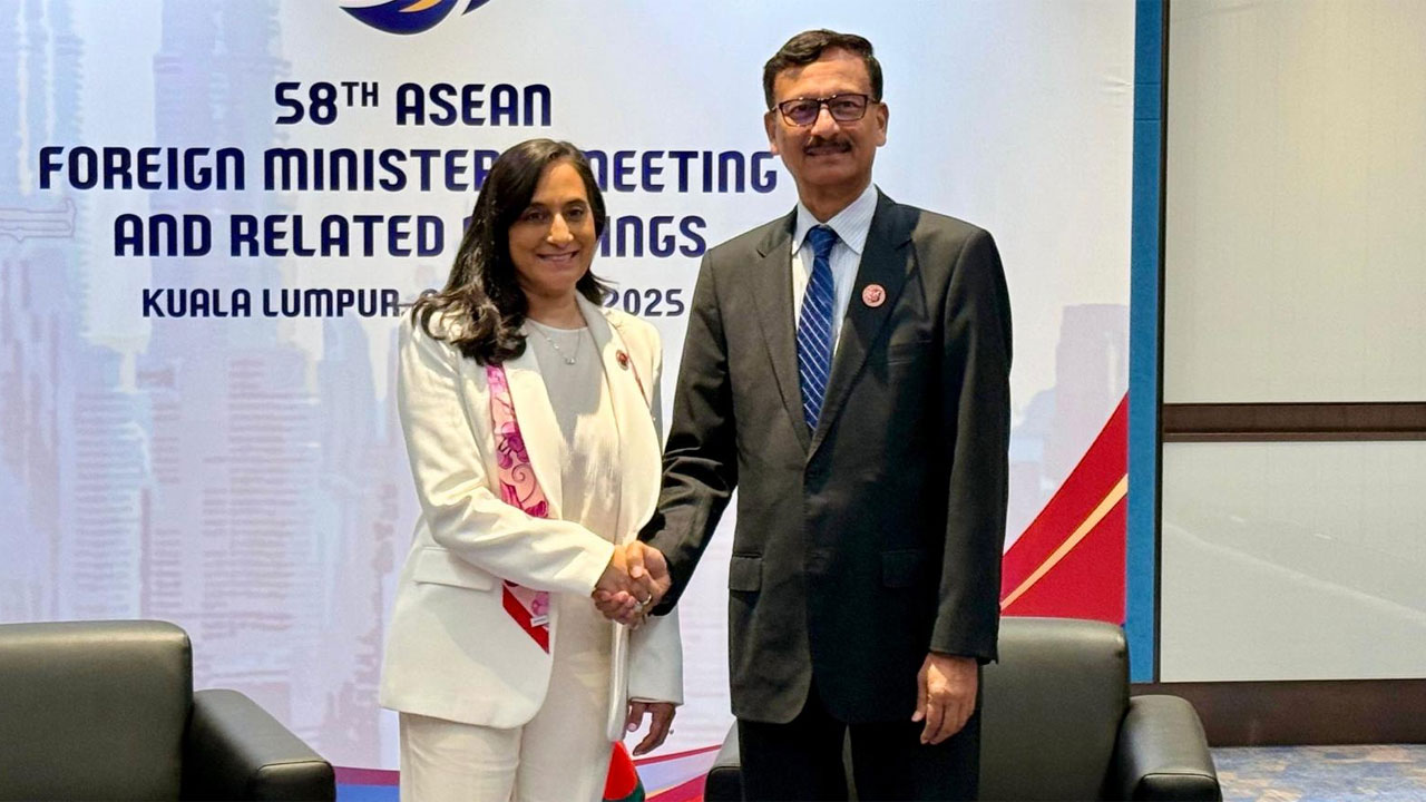 কানাডার পররাষ্ট্রমন্ত্রীর সঙ্গে পররাষ্ট্র উপদেষ্টার সাক্ষাৎ