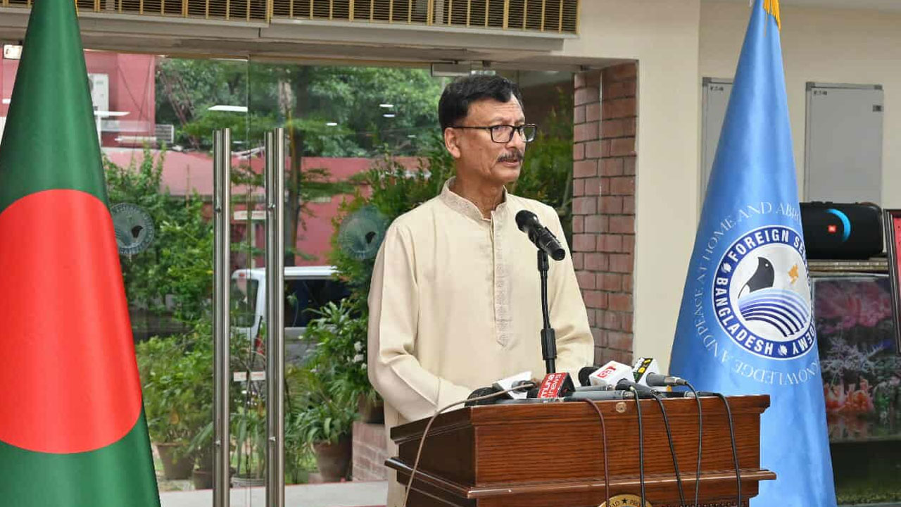 মাল‌য়ে‌শিয়ায় আটক বাংলাদেশিদের আইনি সহায়তা দেবে সরকার