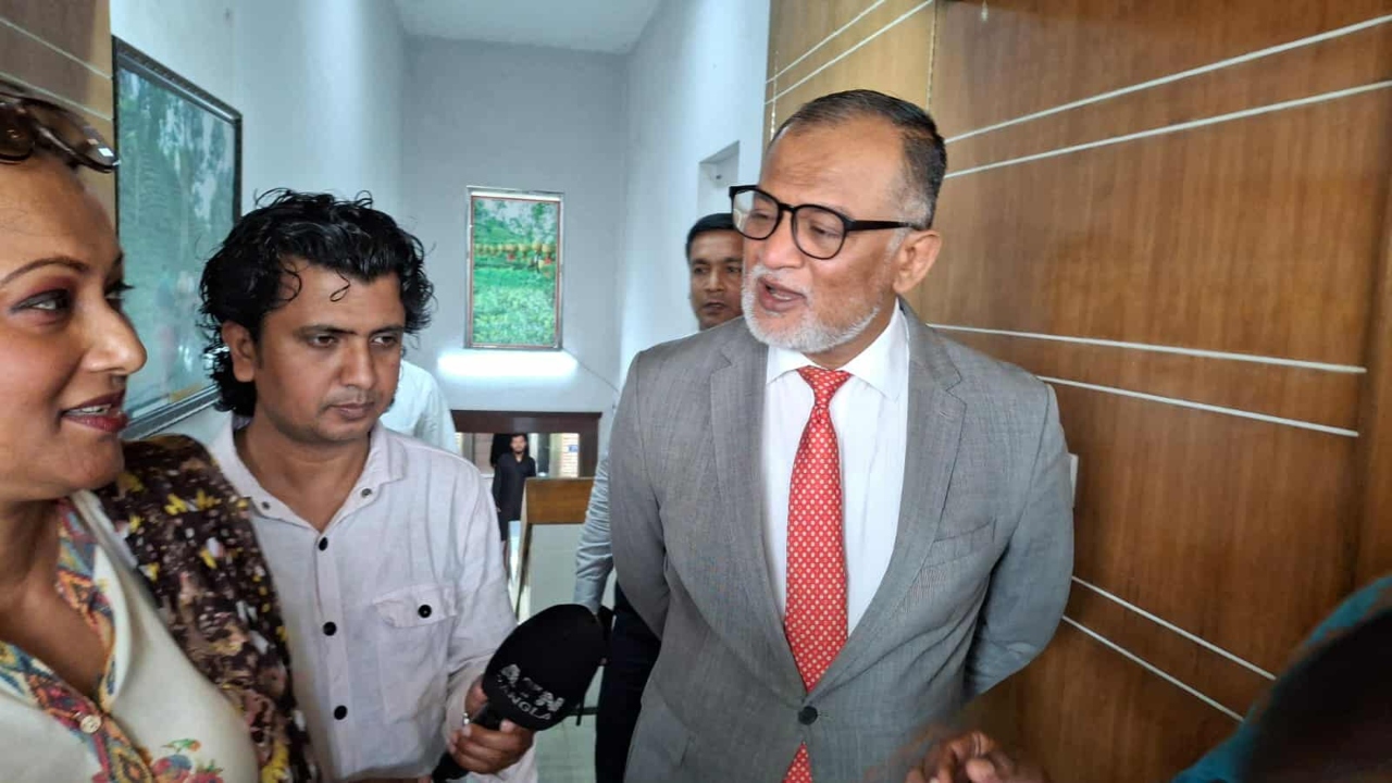 শুল্ক আরোপ নিয়ে আলোচনা করতে আমন্ত্রণের অপেক্ষায় বাংলাদেশ