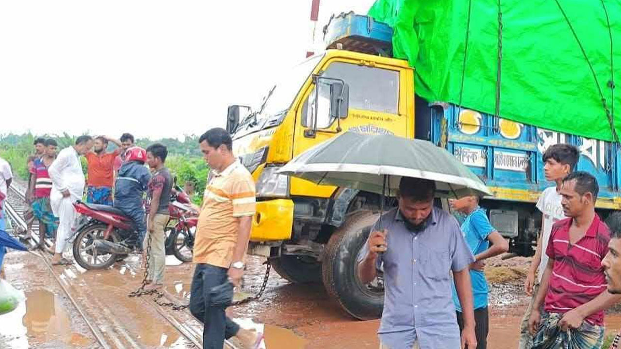 তিন ঘণ্টা পর ঢাকা-উত্তরবঙ্গের রেল যোগাযোগ স্বাভাবিক