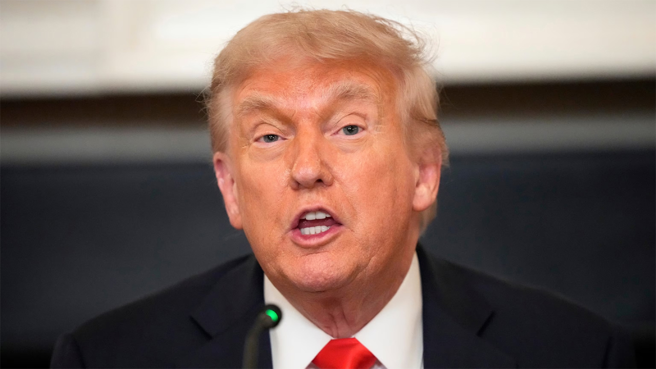 ১২ দেশের ওপর নতুন করে শুল্ক নির্ধারণ, চিঠিতে স্বাক্ষর করলেন ট্রাম্প