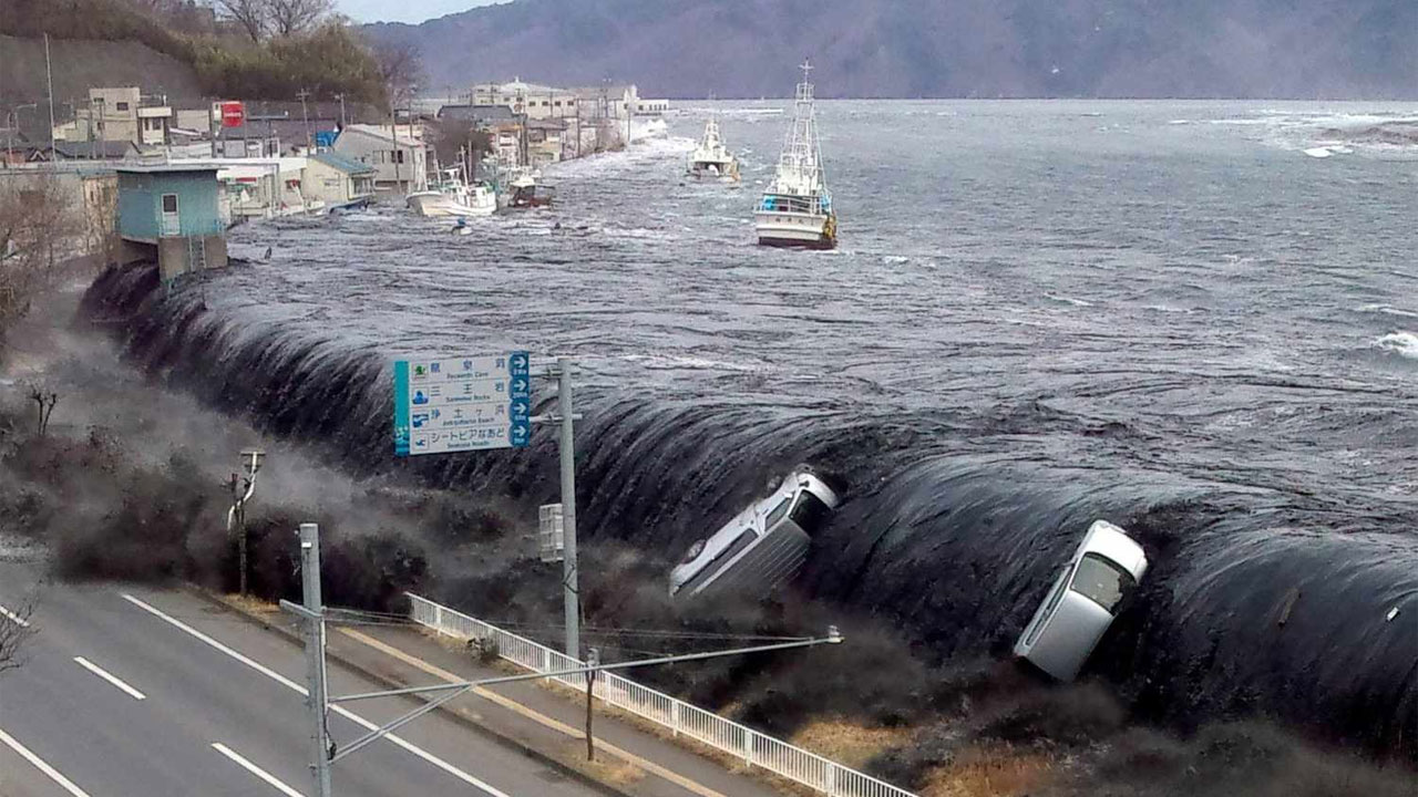সুনামি আঘাত হানার কারণ কী?