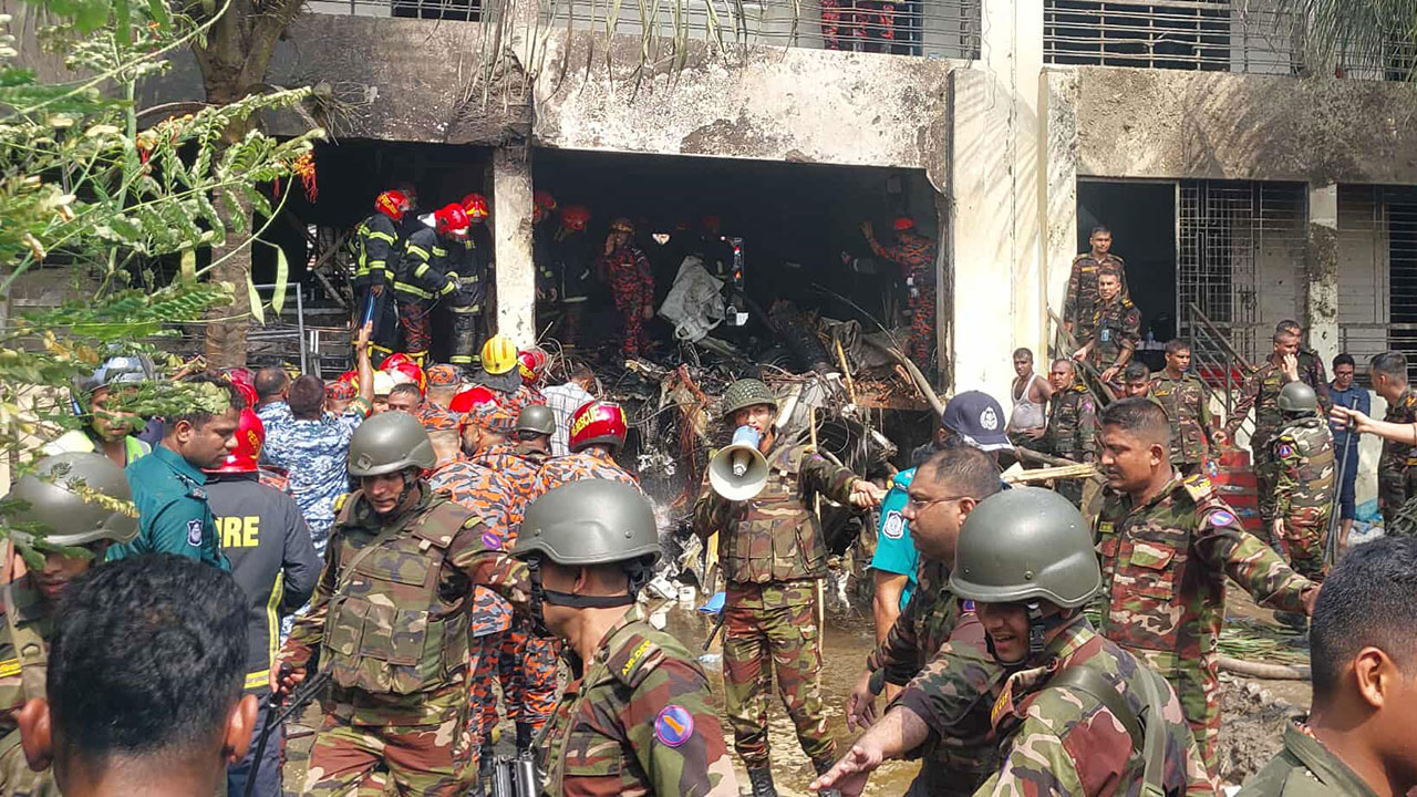 উদ্ধার তৎপরতা চলছে, হতাহত অনেক