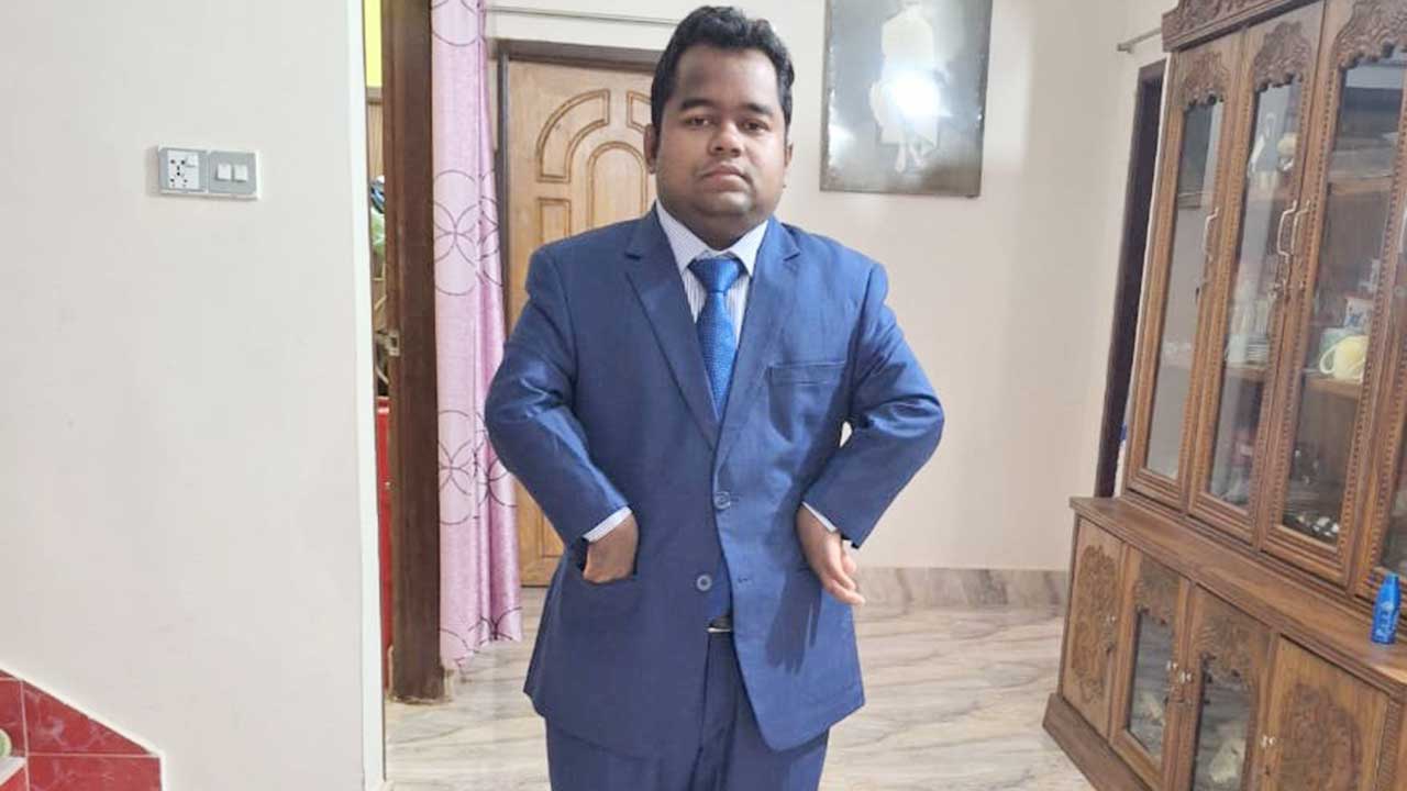 ৪৪তম বিসিএসে স্বপ্ন পূরণ হলো পালপাড়ার উল্লাস পালের