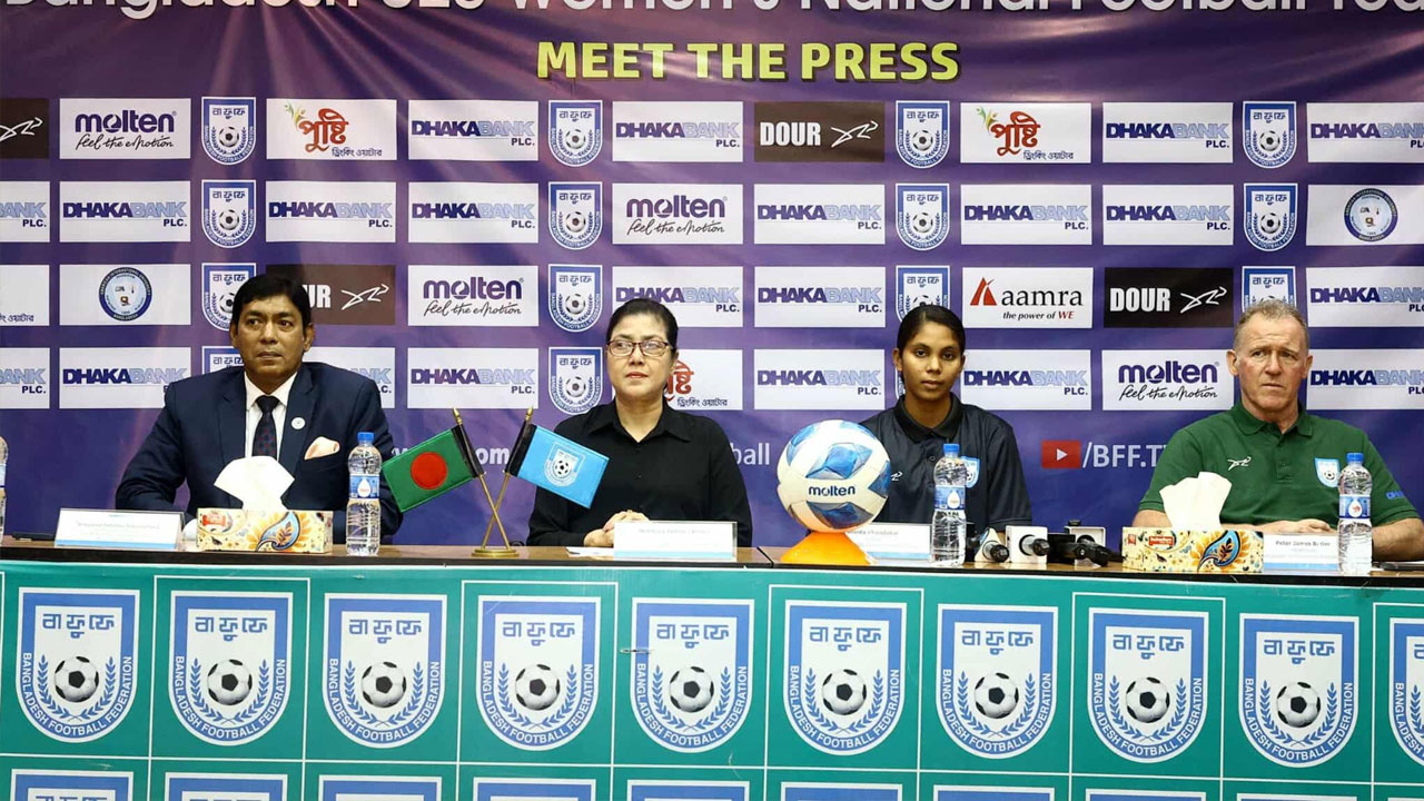 বিশ্বকাপে চোখ অথচ ‘এক কোচ সব দল’ তত্ত্বেই বাফুফে