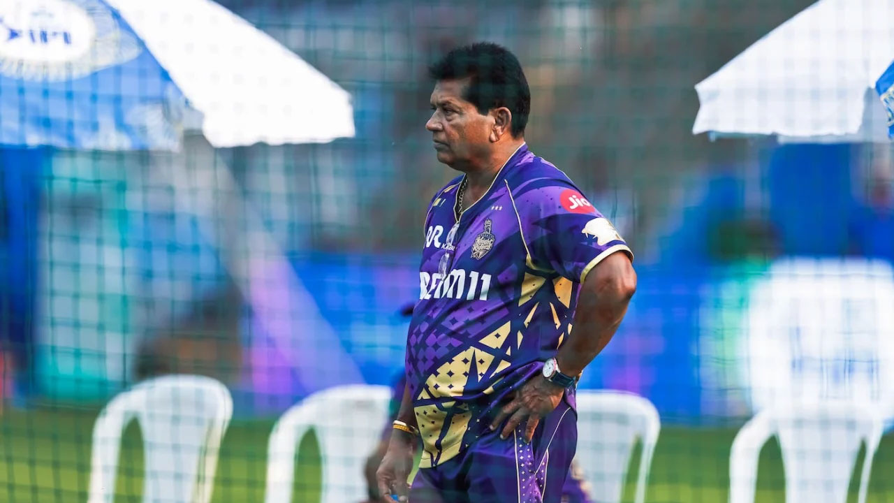 চাকরি হারালেন কলকাতার প্রধান কোচ