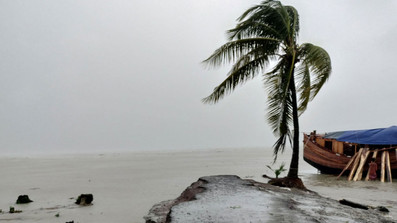 ময়মনসিংহ ও সিলেট অঞ্চলে ঝড়ের আভাস
