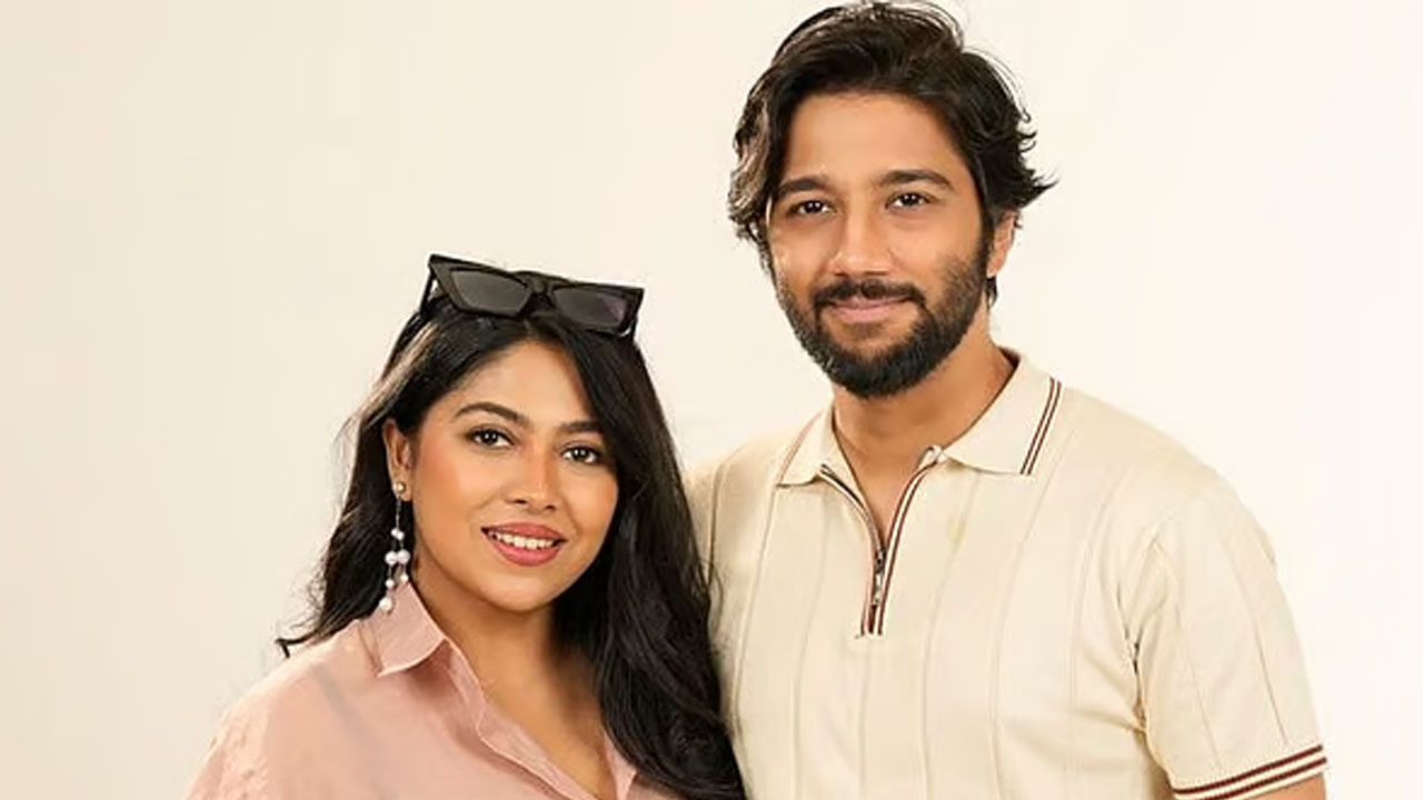 দুই সংগীত তারকাকে নিয়ে সিনেমা