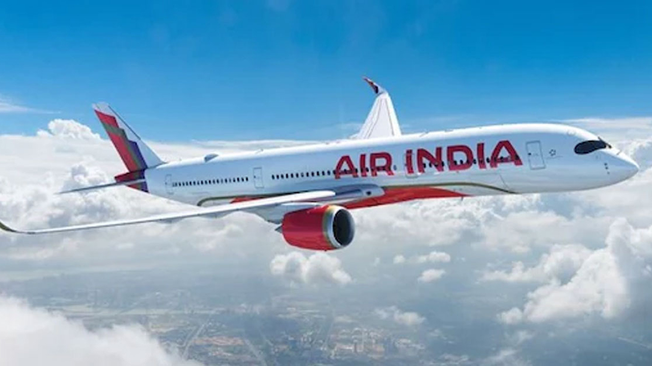 মাঝ আকাশে এয়ার ইন্ডিয়া ফ্লাইটে অসুস্থ ১১ জন, খাদ্যে বিষক্রিয়ার অভিযোগ