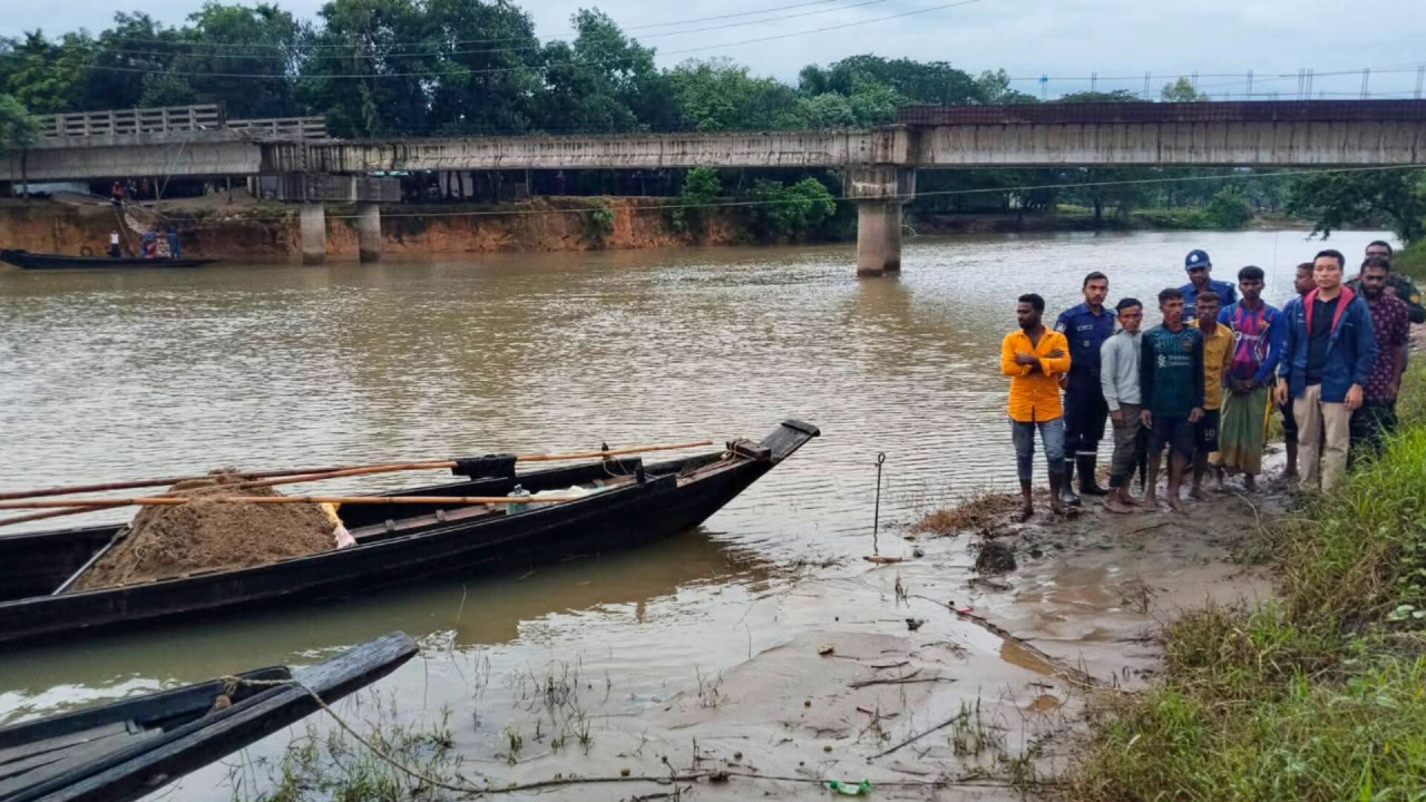 নদীতে অবৈধভাবে বালু লুট, ভ্রাম্যমাণ আদালতে ৪ জনের কারাদণ্ড