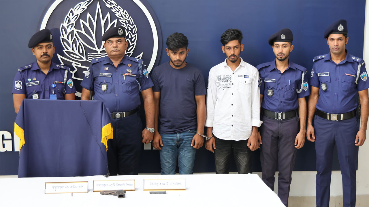 চট্টগ্রামে বিদেশি পিস্তলসহ আটক ২