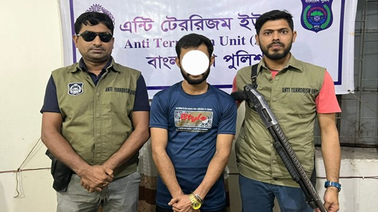 পর্নোগ্রাফি নিয়ন্ত্রণ আইনের মামলার পলাতক আসামি গ্রেপ্তার