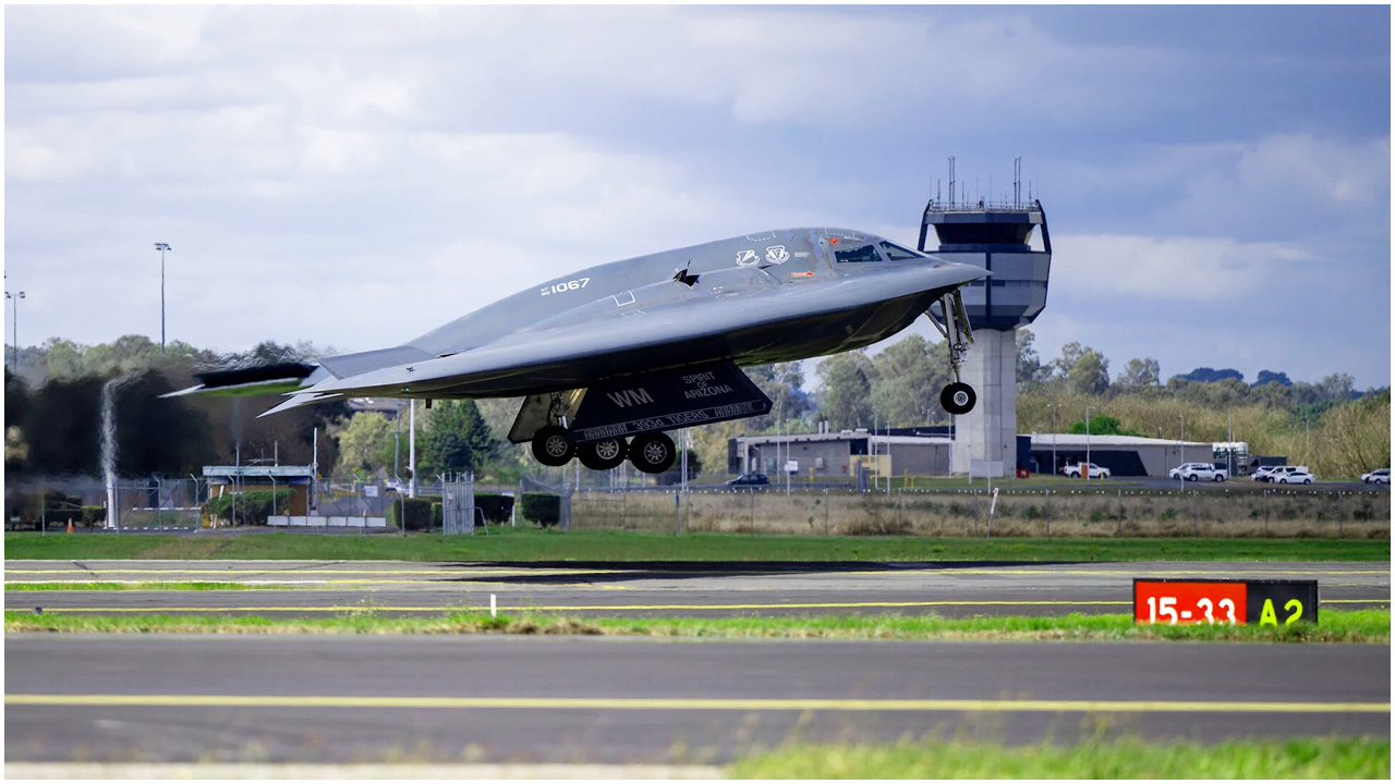 প্রশান্ত মহাসাগরের দিকে যাচ্ছে মার্কিন বি-২ স্টিলথ বোমারু বিমান