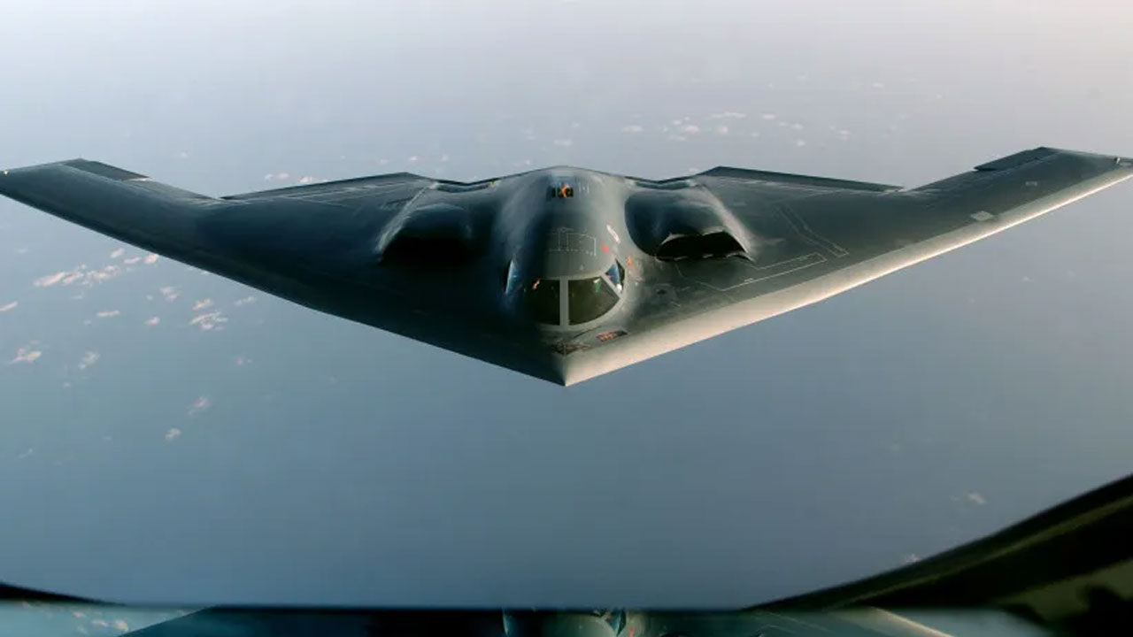 একটানা ৩৭ ঘণ্টা উড়ে ইরানে হামলা চালায় যুক্তরাষ্ট্রের বি-২ বোমারু বিমান