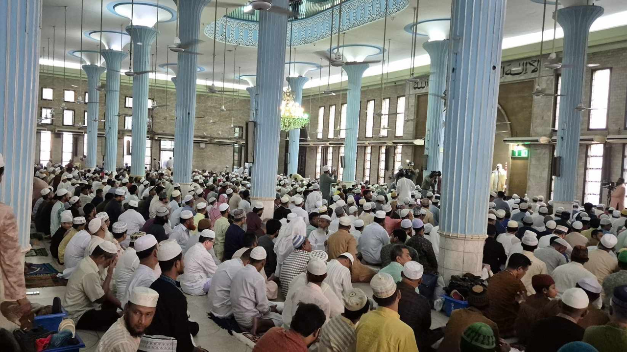 জাতীয় মসজিদে ঈদের প্রথম জামাত অনুষ্ঠিত, মুসল্লিদের ঢল