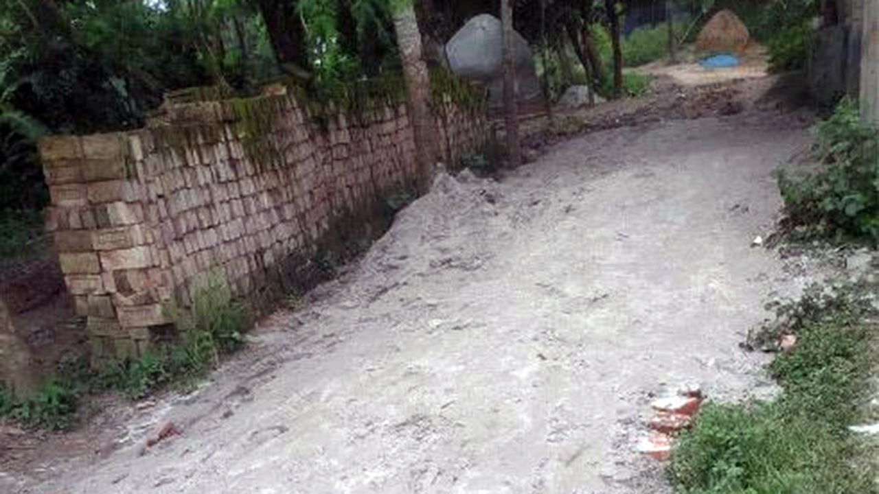 নাটোরে রাস্তা নিয়ে সংঘর্ষে এনসিপি নেতাসহ আহত ৫