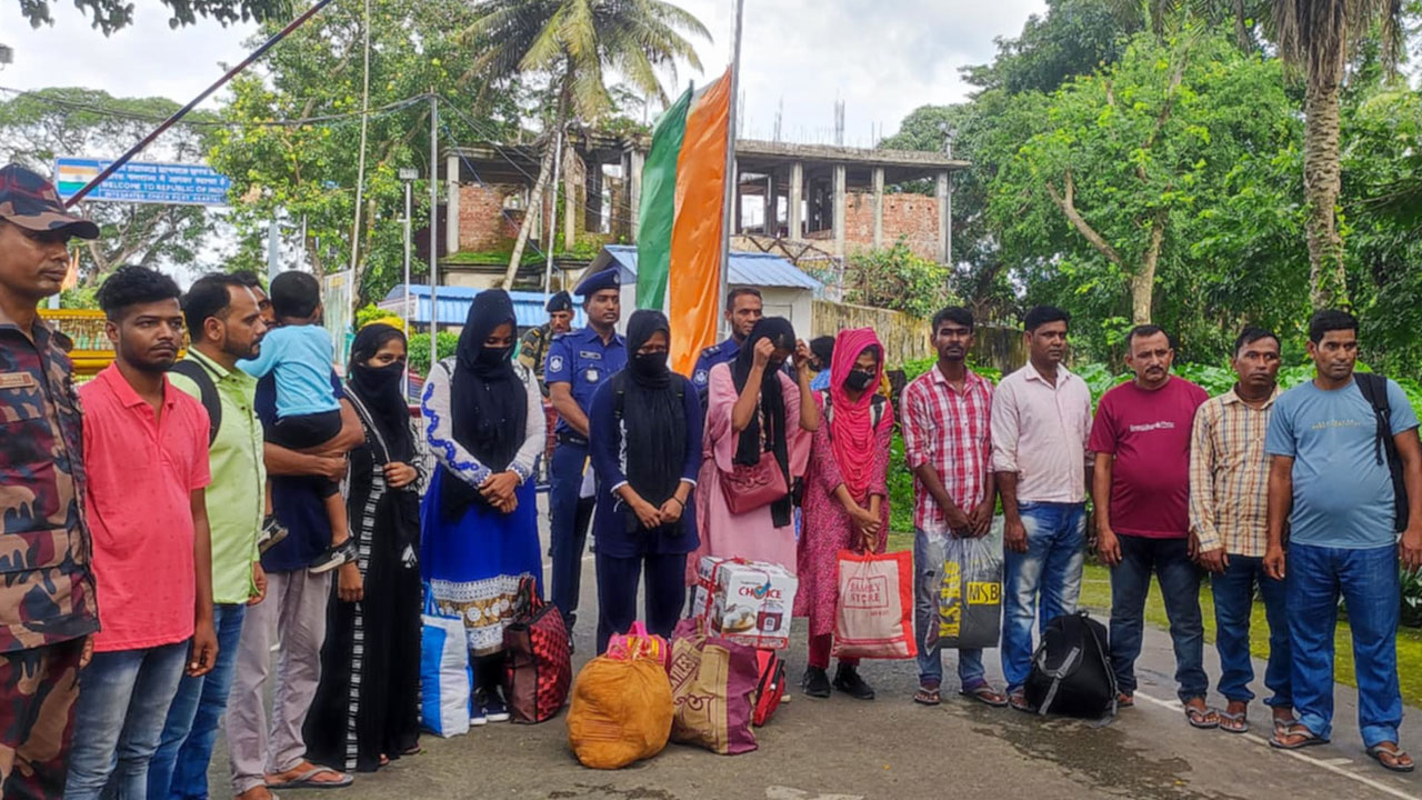 কারাভোগ শেষে ভারত থেকে ফিরলেন ১৪ বাংলাদেশি
