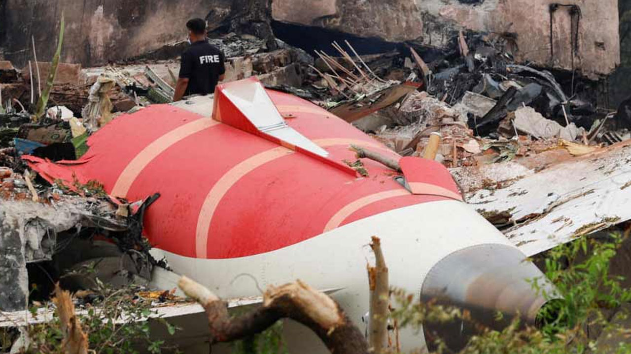 সেই হোস্টেলের ছাদে মিলল বিধ্বস্ত বিমানের ব্ল্যাকবক্স