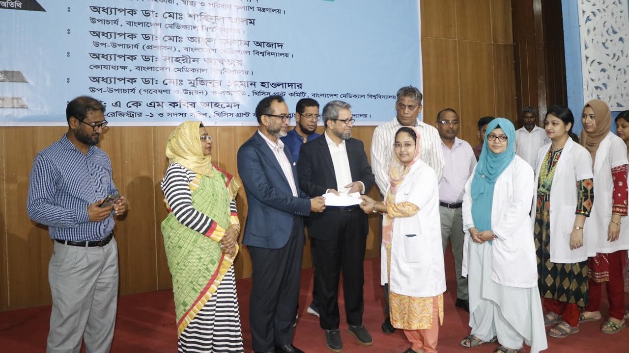 থিসিস যেন মানুষের কাজে আসে: দেশের কল্যাণে গবেষণার আহ্বান বিএমইউ ভিসির