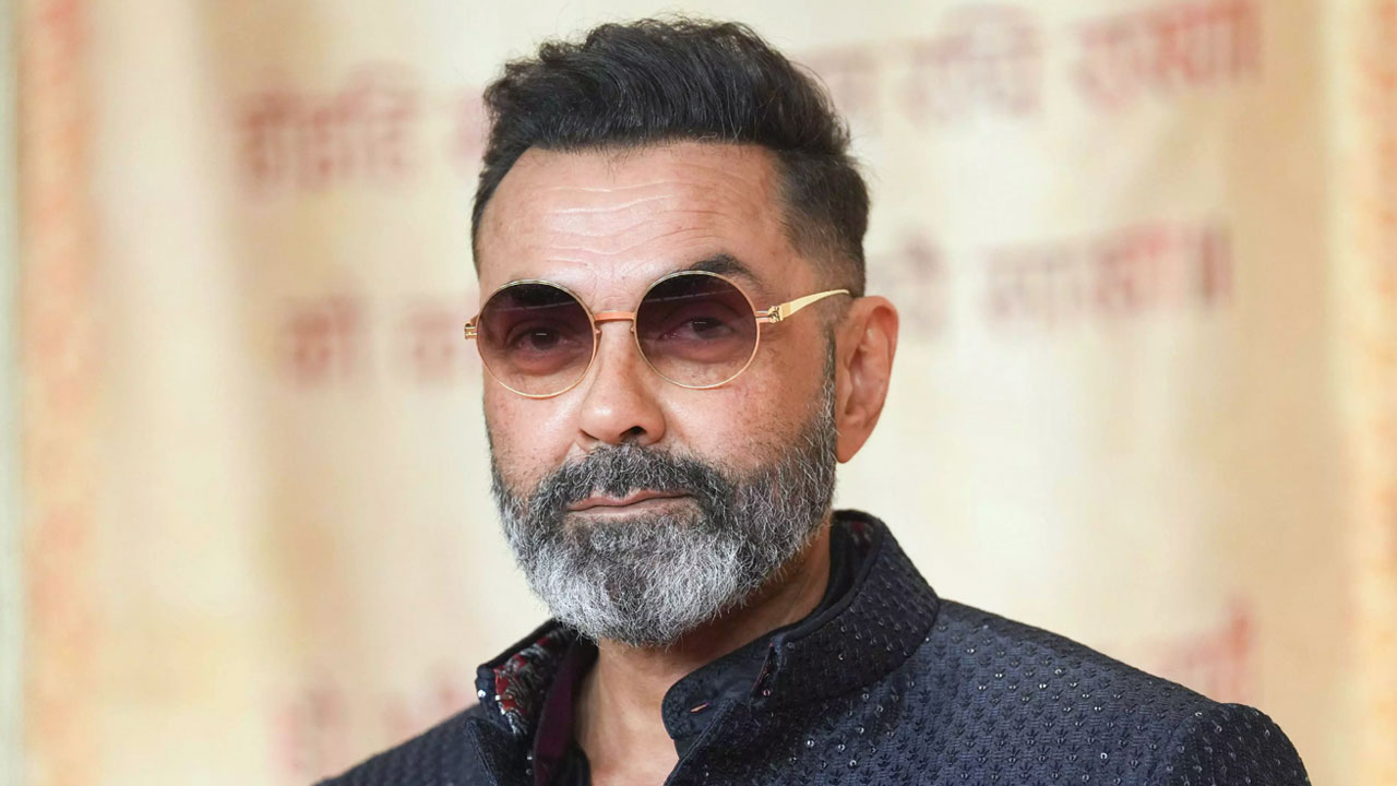 ‘আমাকে লাথি মেরে বের করে সিনেমায় শাহিদ কাপুরকে নিল’