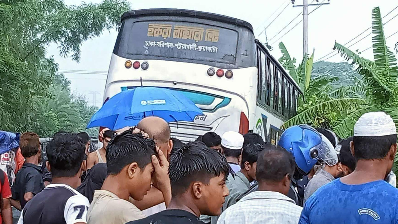 বরগুনায় বাস-অটোরিকশা সংঘর্ষে নিহত ২