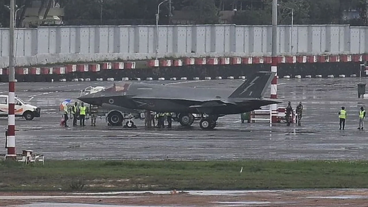 উড়তে উড়তে জ্বালানি শেষ, ভারতে এফ-৩৫ যুদ্ধবিমানের জরুরি অবতরণ