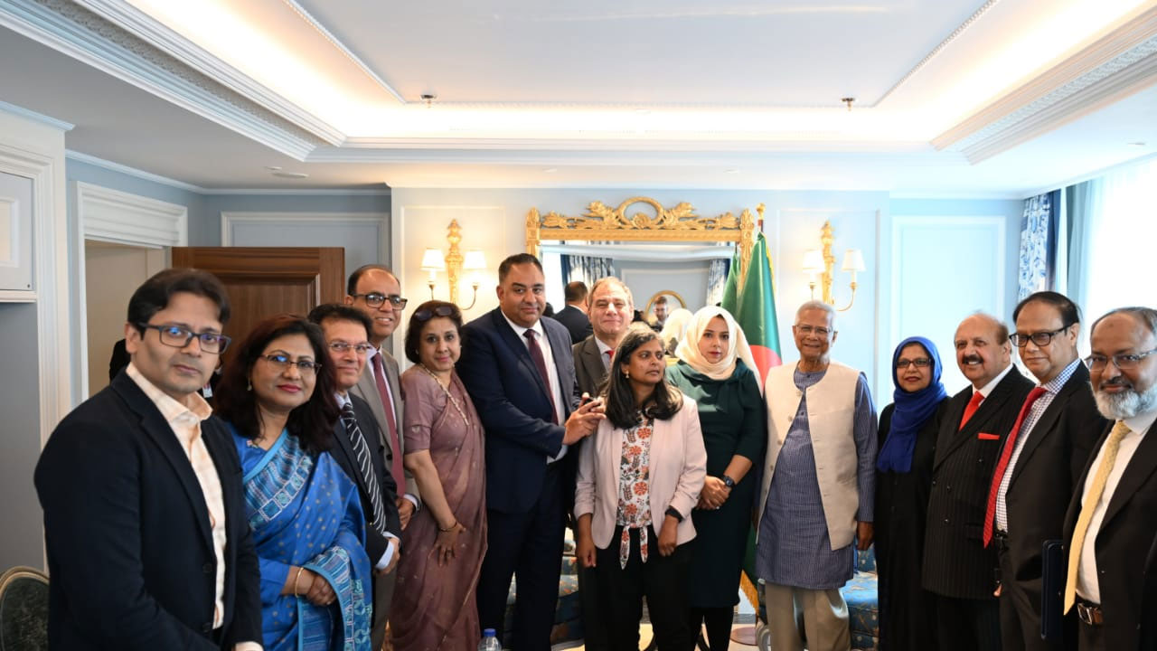 প্রধান উপদেষ্টার সঙ্গে যুক্তরাজ্যের একদল সংসদ সদস্যের সাক্ষাৎ