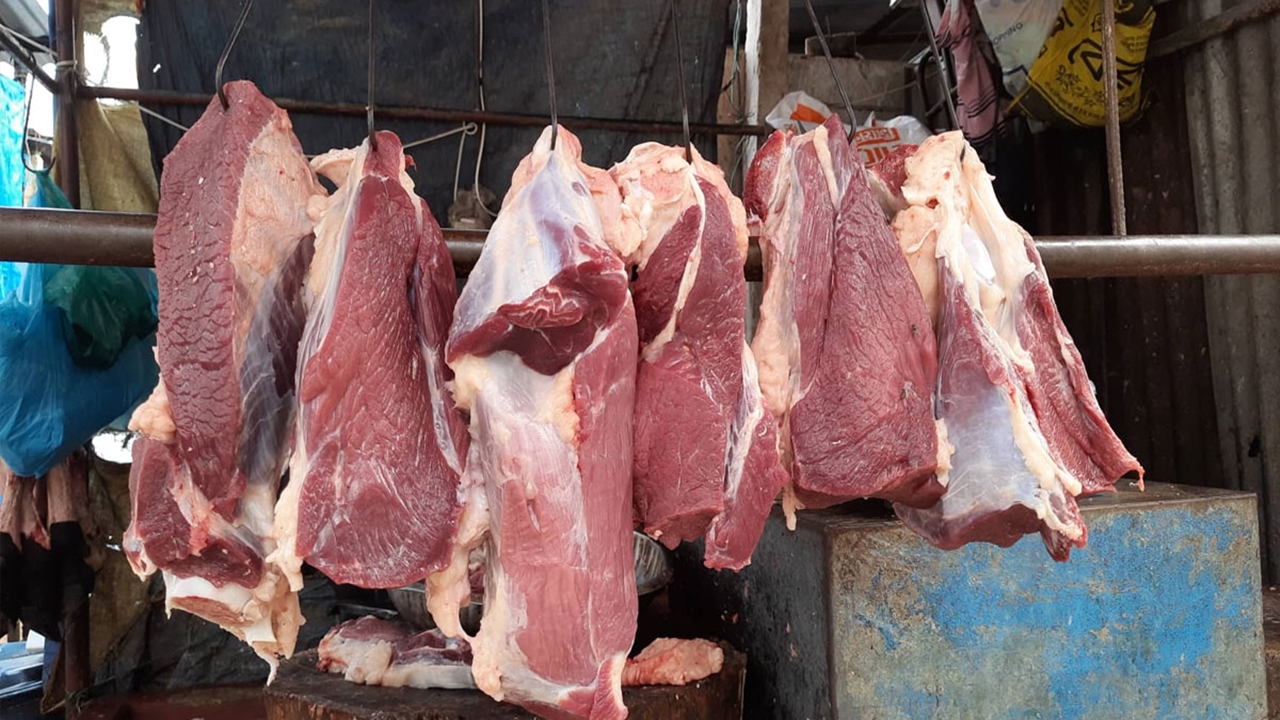 পচা মাংস বিক্রির অভিযোগে ব্যবসায়ীর জেল