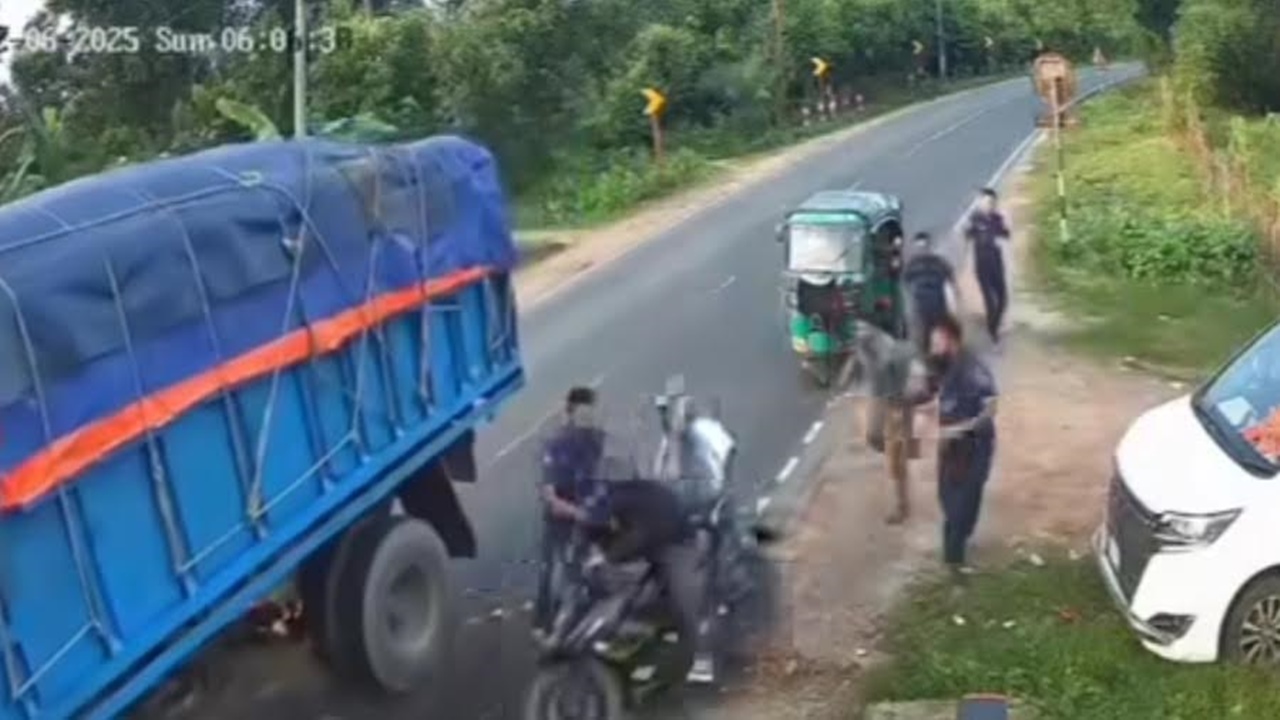 ট্রাকের নিচে পুলিশ সদস্য : ভাইরাল ভিডিও নিয়ে যা জানা গেল