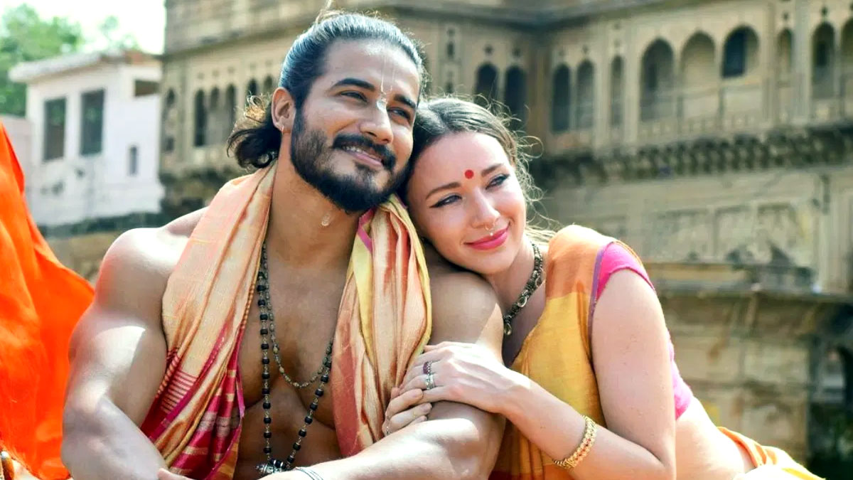 রাশিয়ানের সঙ্গে বৃন্দাবনে সংসার, বাবা হলেন অভিনেতা