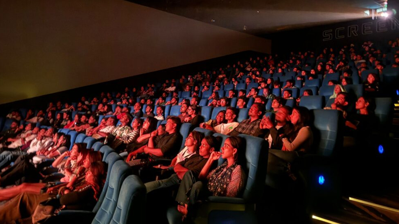 সিনেমা হলে সাপ, আতঙ্কে দর্শকদের ছোটাছুটি