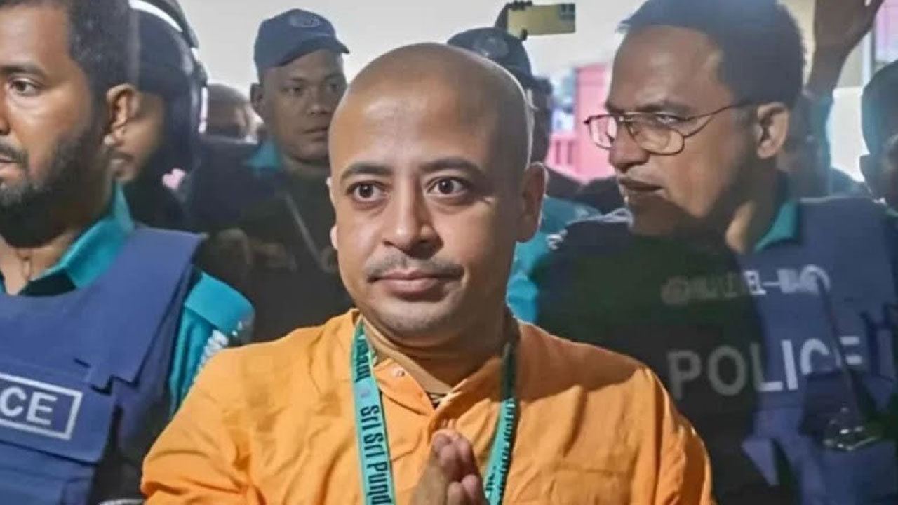 চিন্ময় কৃষ্ণকে জেলগেটে এক দিনের জিজ্ঞাসাবাদের নির্দেশ