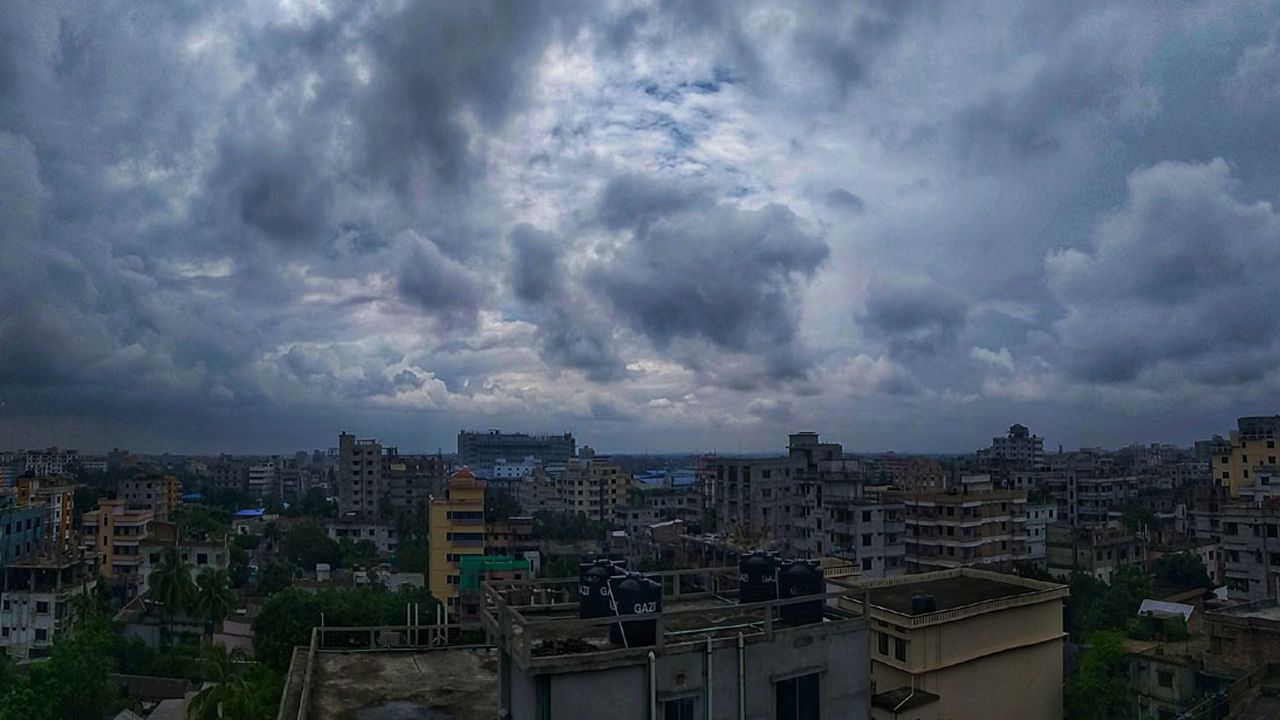 ঢাকার আকাশ মেঘলা, হালকা বৃষ্টির সম্ভাবনা