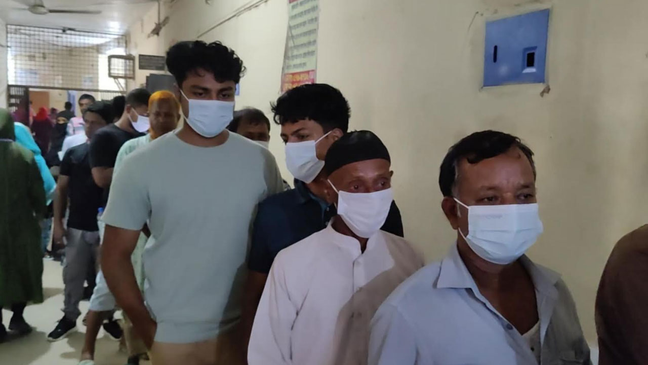 উপসর্গ নিয়ে হাসপাতালে আসছে রোগী, নেই করোনা পরীক্ষার কিট