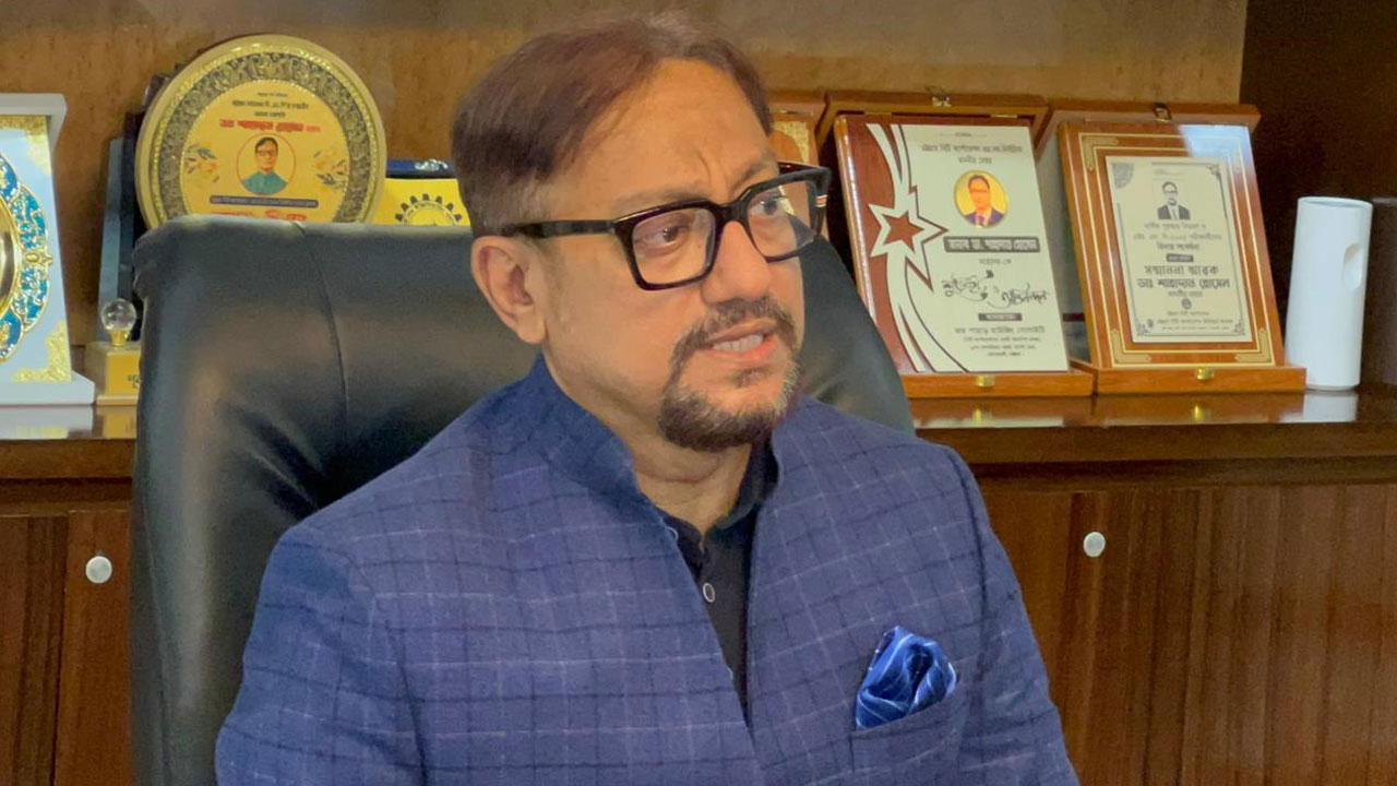 সচেতন না হলে করোনা ও মশা বিপদের কারণ হবে : চসিক মেয়র