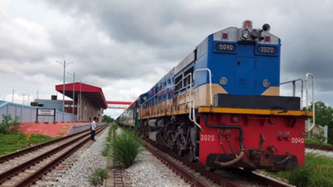 সাড়ে ৩ ঘণ্টা পর ছাড়ল কক্সবাজার এক্সপ্রেস