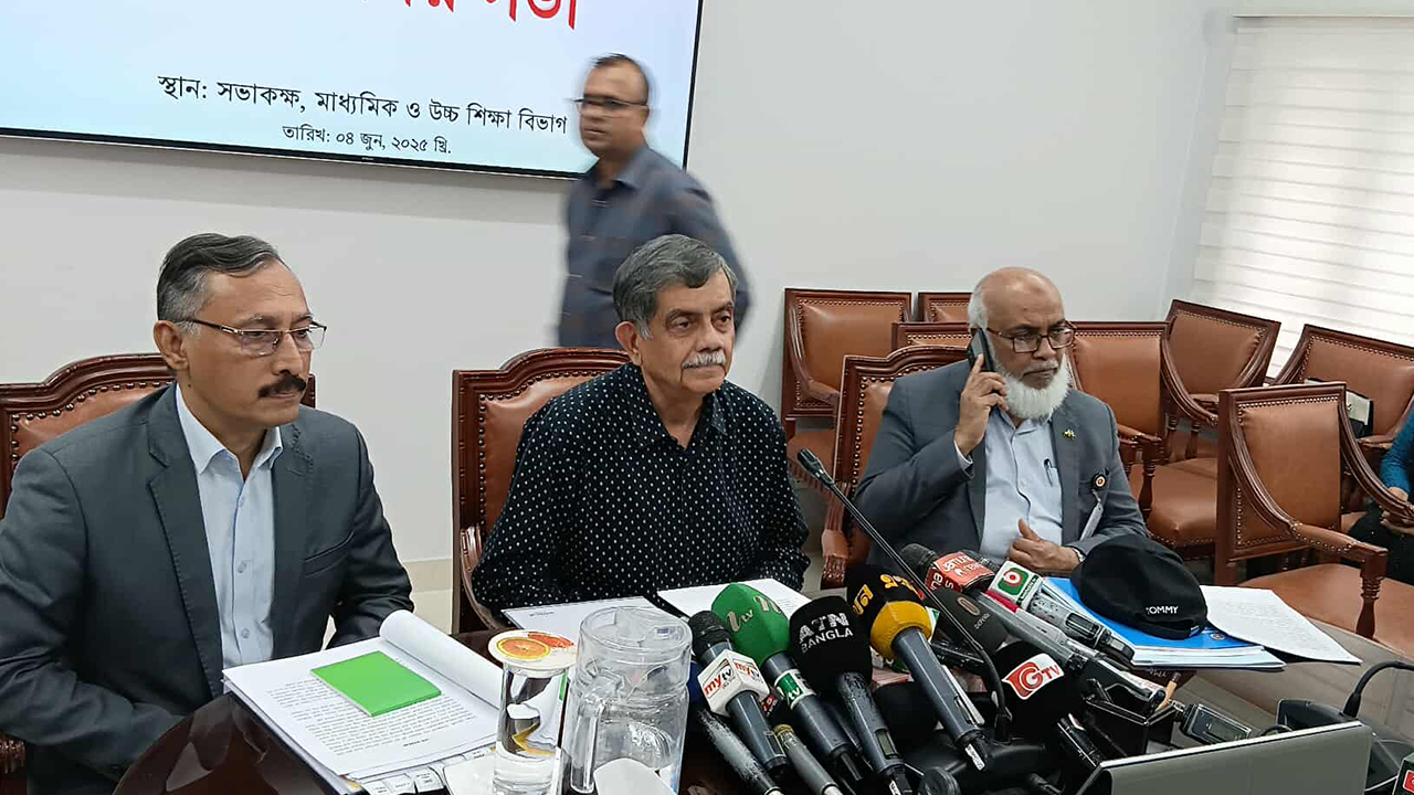 জুলাই থেকে কলেজ পর্যায়ের শিক্ষকদের অনলাইন বদলি শুরু : শিক্ষা উপদেষ্টা