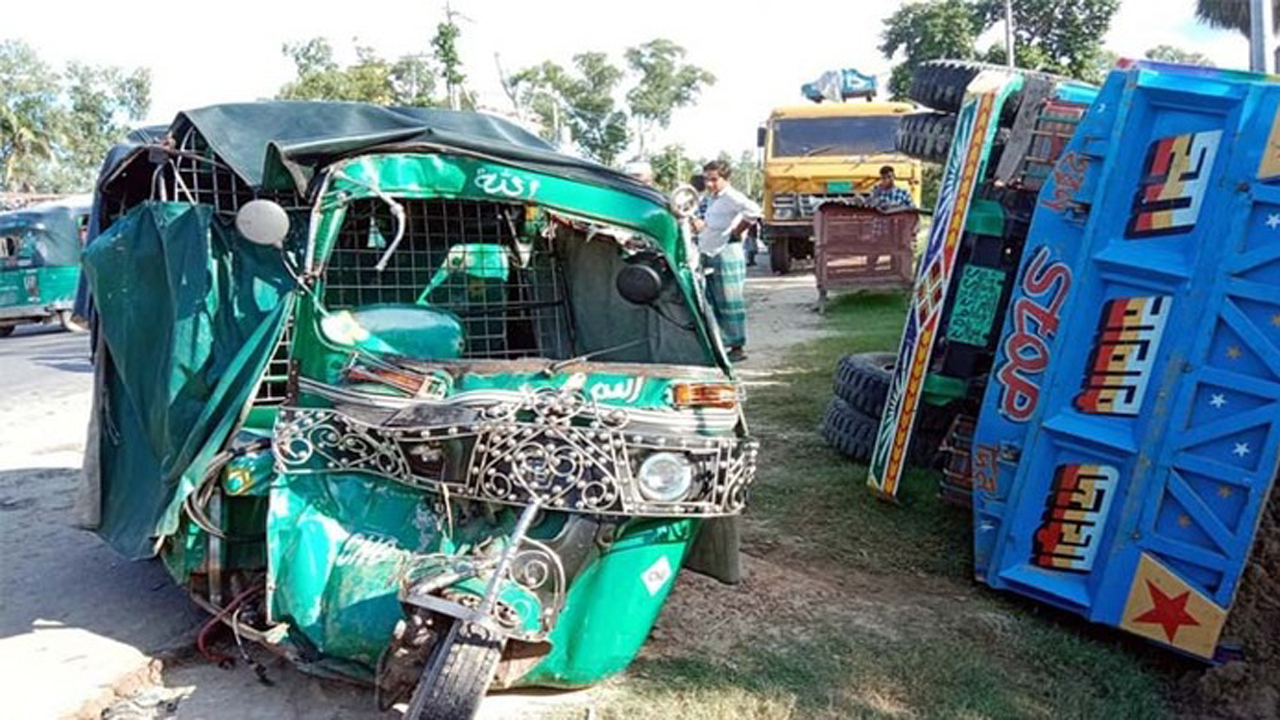 চট্টগ্রামে পিকআপ-সিএনজির সংঘর্ষে মা ও ছেলেসহ নিহত ৩