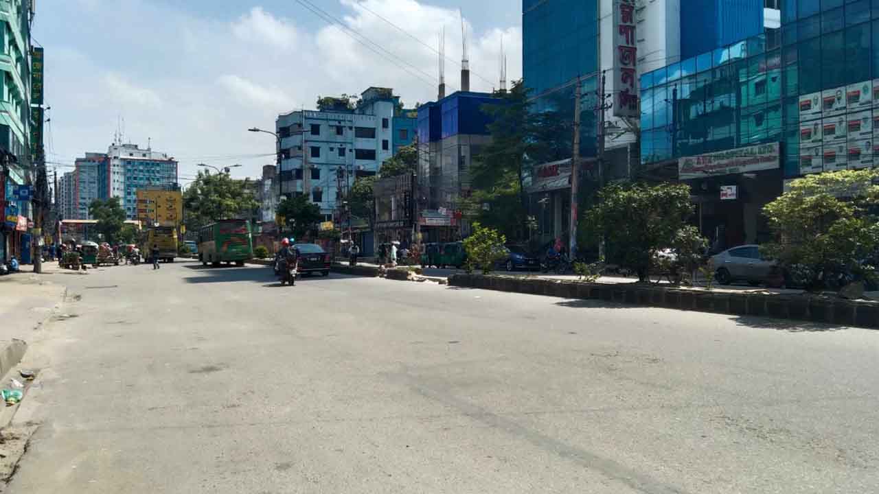 ঈদের ষষ্ঠ দিনে এসেও ভিন্ন রূপে ঢাকা