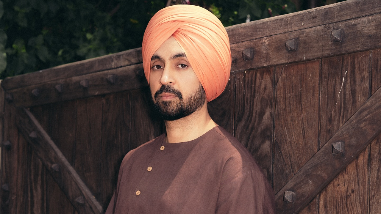 পাসপোর্ট বাতিল করে দিলজিতকে নিষিদ্ধের দাবি