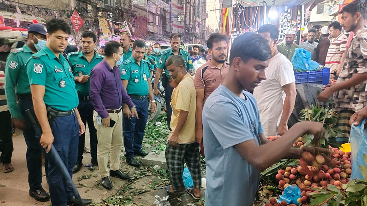 বংশাল-তাঁতীবাজার-সদরঘাটে ডিএমপির বিশেষ অভিযান, গ্রেপ্তার ৬