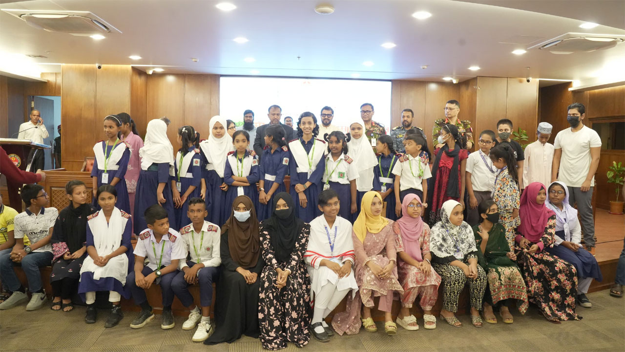 অসচ্ছল মেধাবী শিক্ষার্থীদের বৃত্তি দিলো ঢাকা উত্তর সিটি কর্পোরেশন