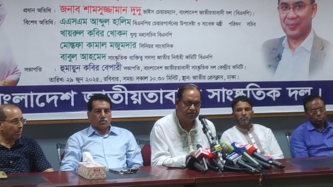 ফেব্রুয়ারির মধ্যে নির্বাচন হলে গণতন্ত্র রক্ষা পাবে : দুদু