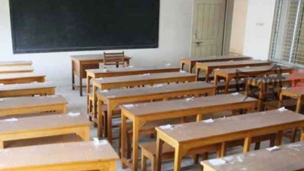 রোববার খুলছে শিক্ষাপ্রতিষ্ঠান, করোনা-ডেঙ্গু নিয়ে উদ্বিগ্ন অভিভাবকরা