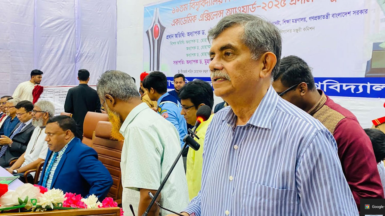 রাজনীতি করতে চাইলে শিক্ষকতা ছেড়ে দেন : শিক্ষা উপদেষ্টা 