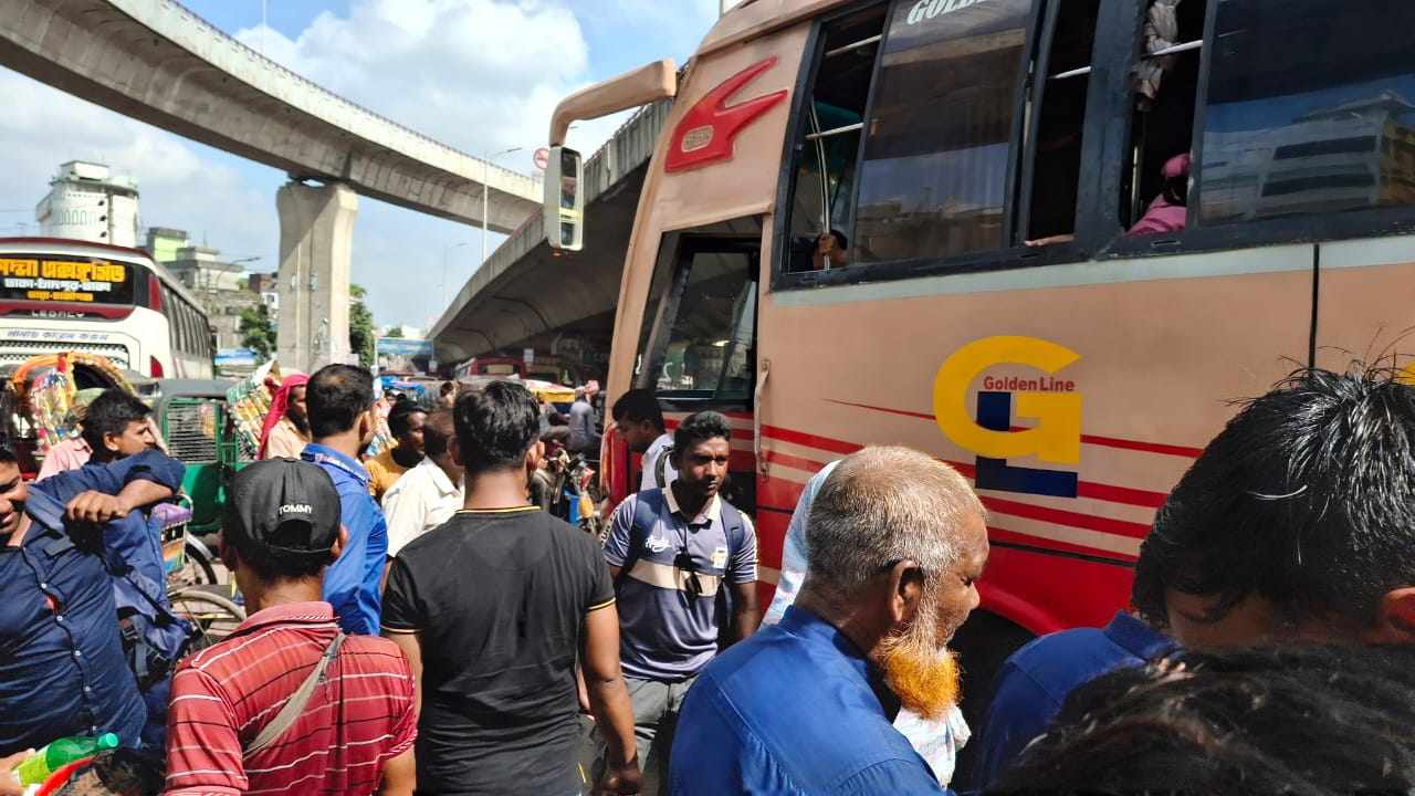ঈদ শেষে স্বস্তিতেই ঢাকায় ফিরছেন মানুষ