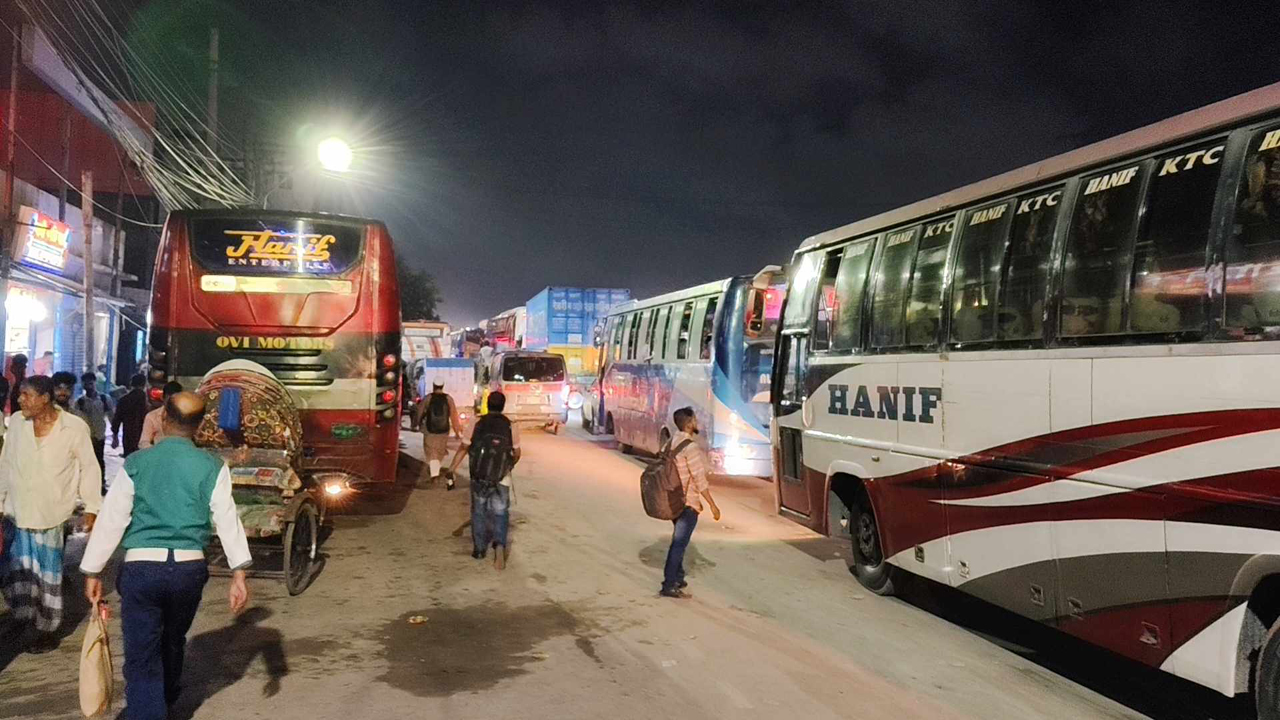 ঈদযাত্রায় ঢাকাতেই ভোগান্তি, হেমায়েতপুর থেকে শ্যামলী সড়কে ধীরগতি