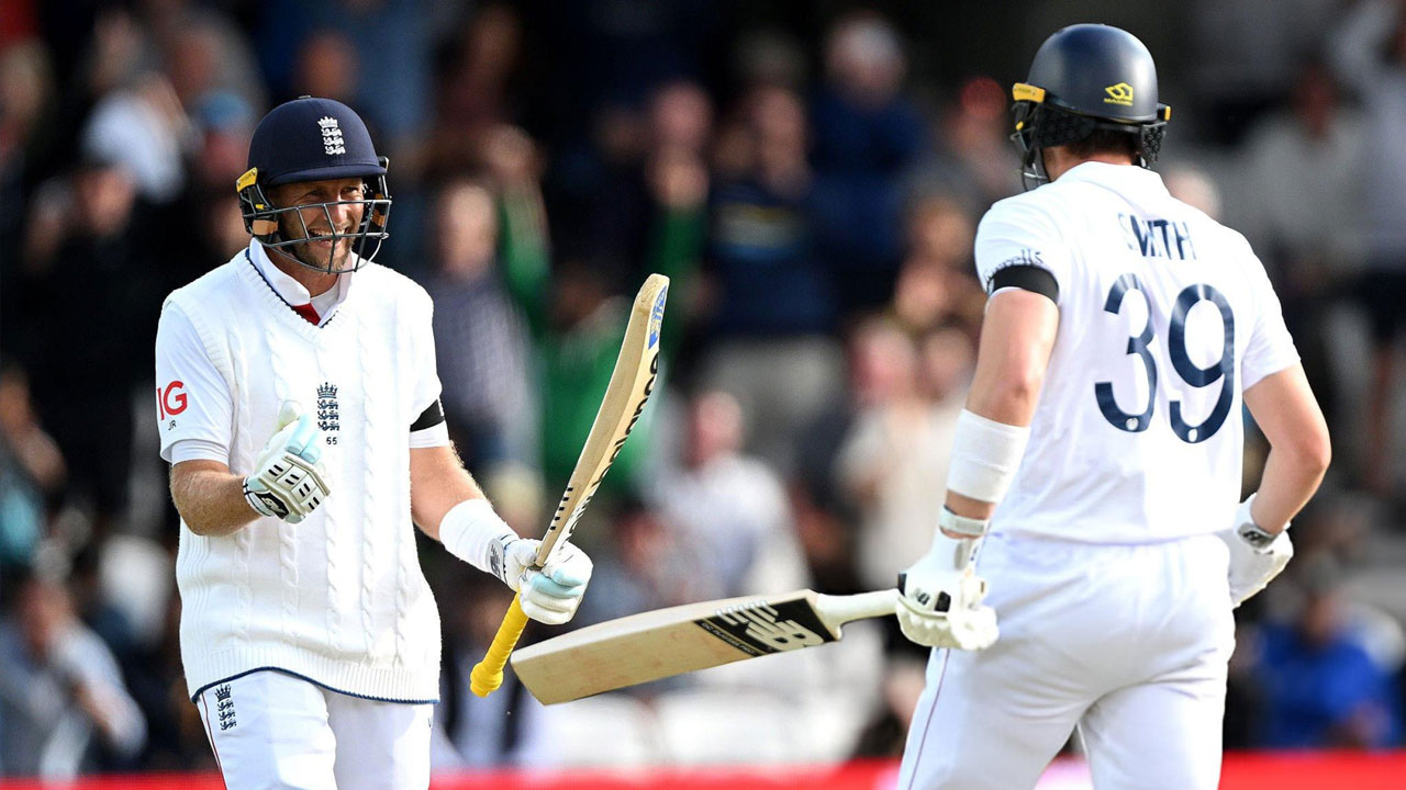 আবারও হেডিংলিতে রোমাঞ্চ ছড়িয়ে ইংল্যান্ডের দুর্দান্ত জয়