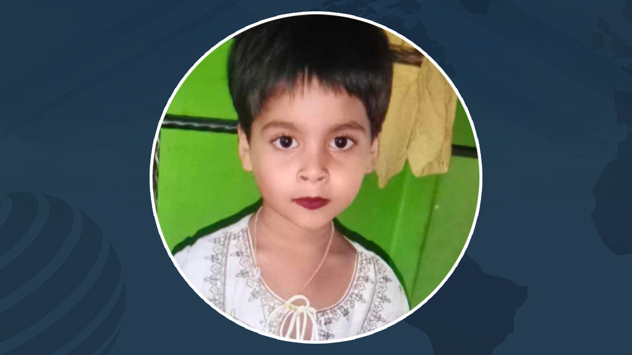 বাবা-মায়ের সামনেই অটোরিকশার নিচে চাপা পড়ল মেয়ে, হাসপাতালে মৃত্যু