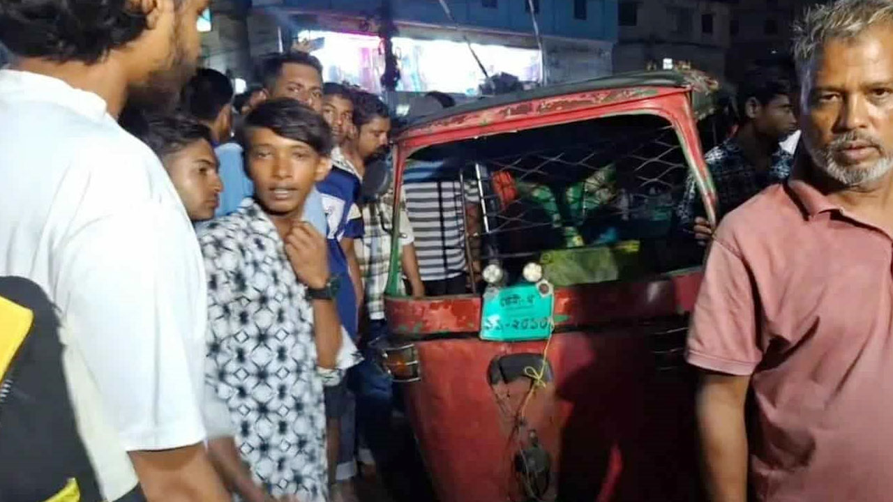 ফেনীতে ট্রেন দুর্ঘটনা : ছেলের পর মারা গেলেন মা